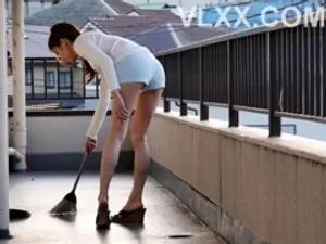 Dirty asian gal Ai Wakana pokes rump with electro-hitachi - Slutty japan! Ai Wakana's loose fuckholes are yearning for a good fucking.