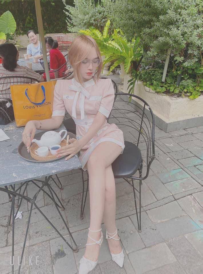 Thẩm du khó ra đành nhờ đến chị hàng xóm
