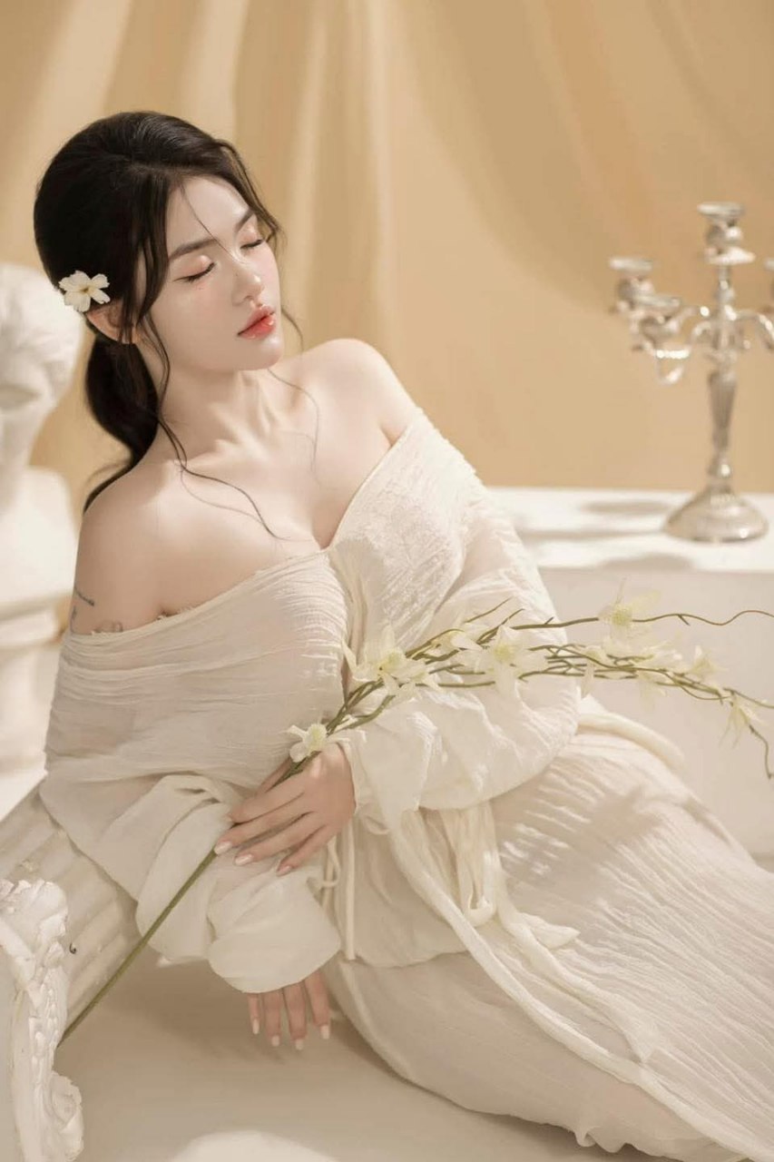 MOGI-083-C Phun nước ồ ạt sắp mất nước! Cơ thể cô ấy giật giật và xuất tinh khi lần đầu tiên cô ấy cảm nhận được cái piston của con cặc lớn! "Hôm nay tôi đã uống